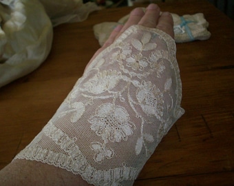 Embroidered cotton net lace 1920s antique cuff/applique