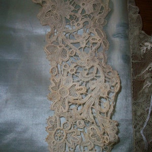 Antique hand done Needle lace collar piece with stays