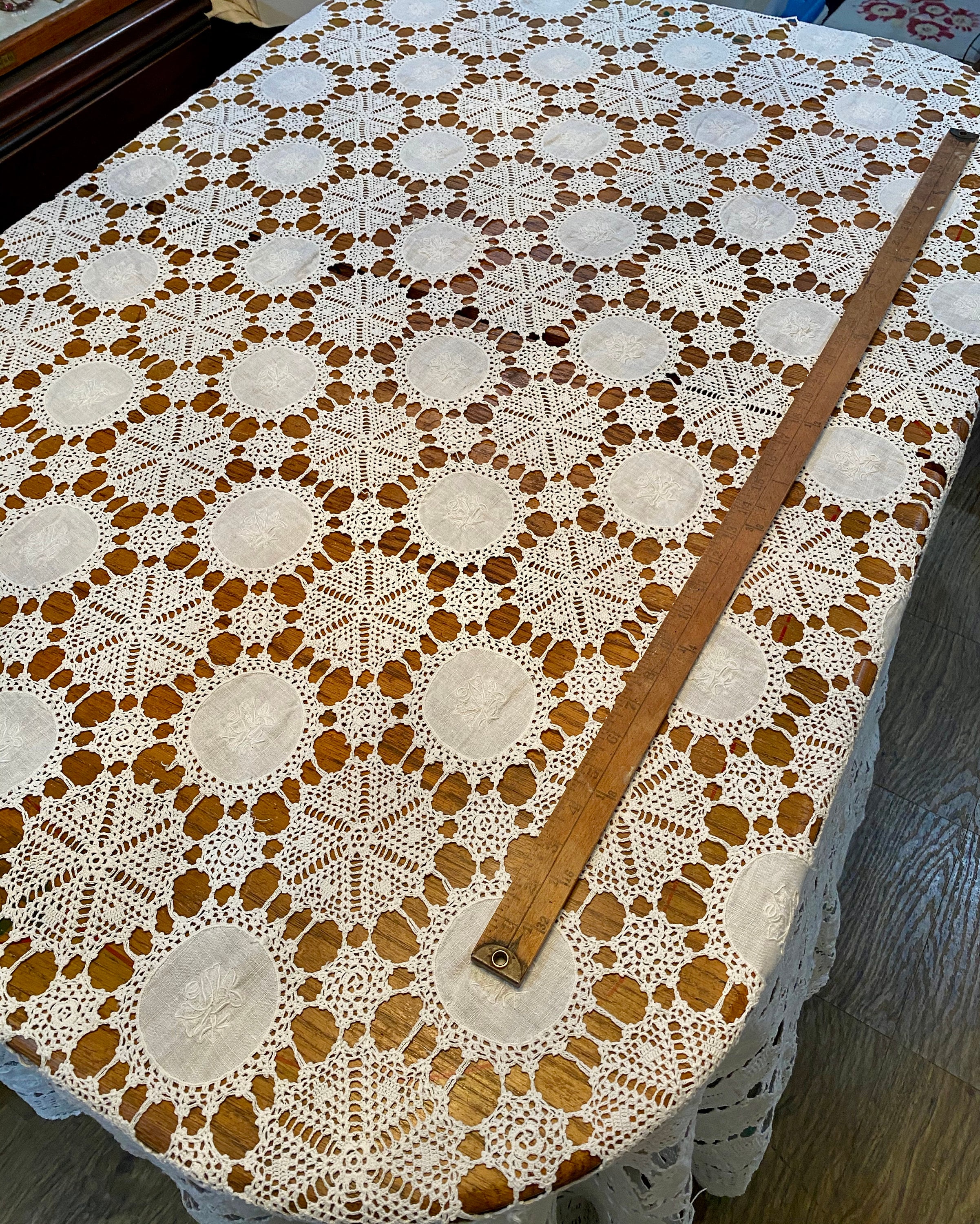 最高品質のリネン刺繍とクロシェ編みのテーブルクロスアンティーク 