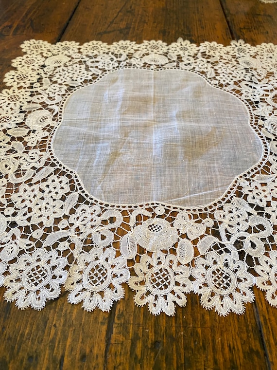 Honiton Antique Lace hand done wedding hanky/doil… - image 5