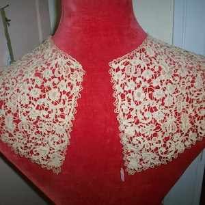 Spectacular Antique lace collar  1700s antique lace