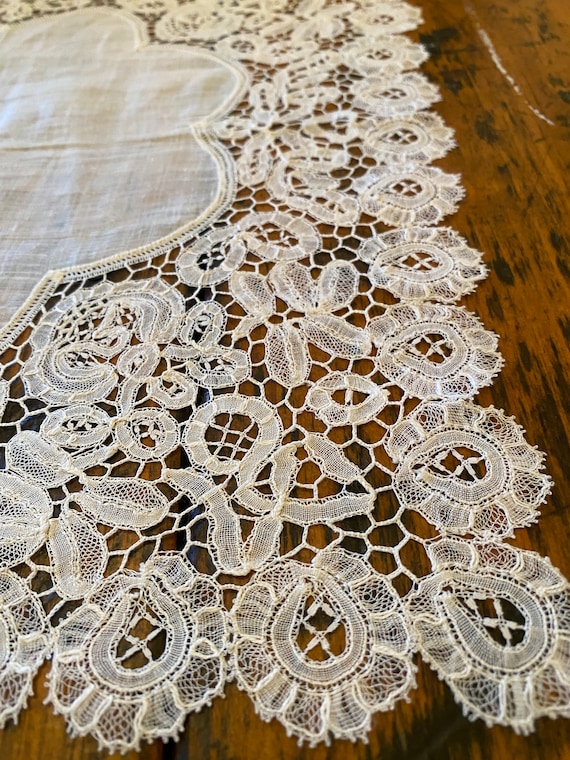 Honiton Antique Lace hand done wedding hanky/doil… - image 2