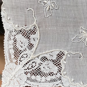 Antike Spitze Hand gemacht Hochzeit Taschentuch/Deckchen 1900er Jahre Schmetterlinge