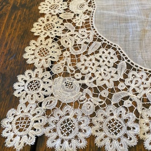Honiton Antique Lace handgemacht Hochzeitstaschentuch / Deckchen 1800er Jahre Leinen