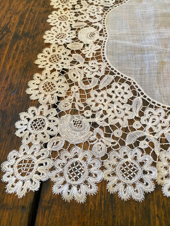 Honiton Antique Lace hand done wedding hanky/doil… - image 1