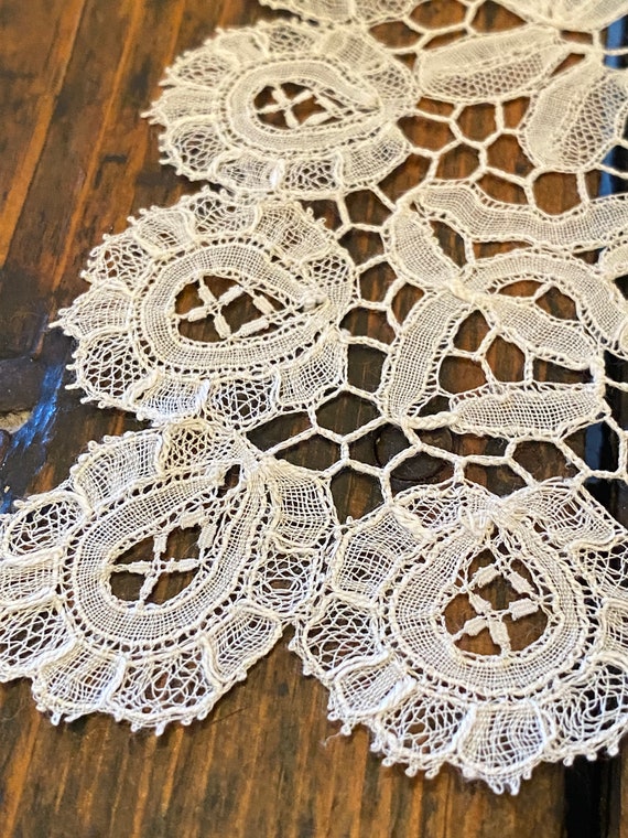 Honiton Antique Lace hand done wedding hanky/doil… - image 6