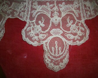 Antique lace collar of embroidered cotton netting 1920s