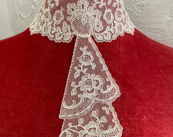 Antique lace collar of embroidered cotton netting 1920s