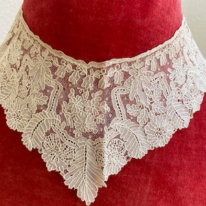 Antique lace collar Point de Gaze 1800s antique lace