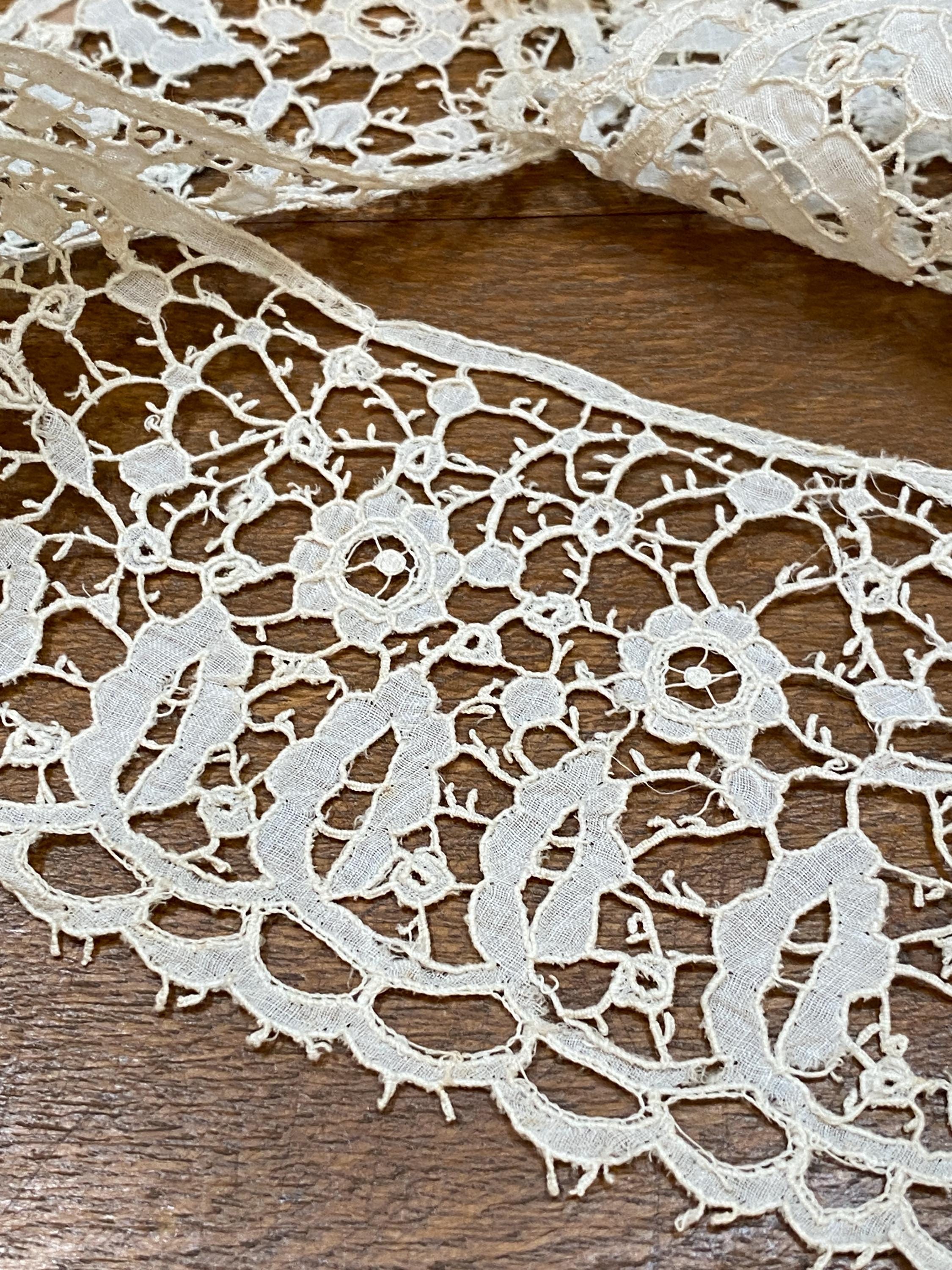 アンティーク ダマスク織 カーネーション 桜草 イニシャル刺繍 ドローンレースβ Antique Lace Hand Done 1800s Rare Carrickmacross Lace - Etsy