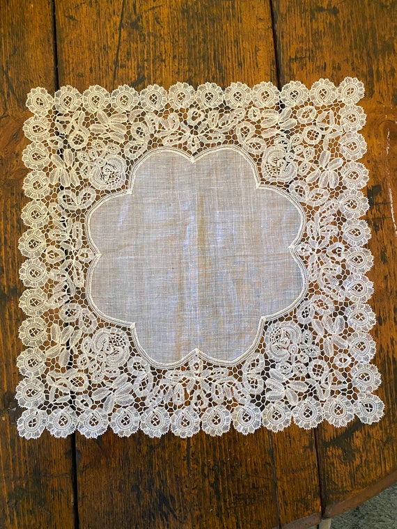 Honiton Antique Lace hand done wedding hanky/doil… - image 3