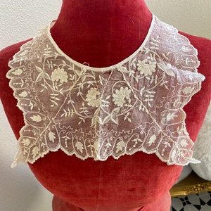Antique delicate fine lace collar  1800s heirloom hand done
