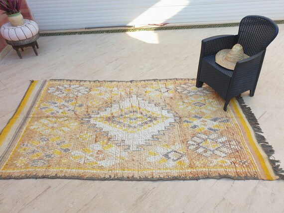 セール中！ラグ　絨毯　大判　特大　モロッコ モロッコラグ「ボシャルウィット177×150㎝」淡いピンクベージュ