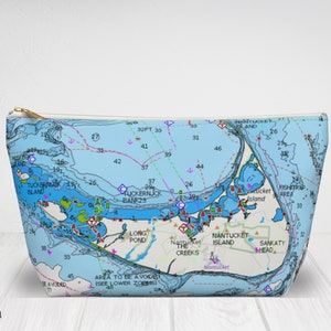 Nantucket Inseltasche Nautische Karte. Zubehörtasche mit T-förmigem Boden in 2 Größen.