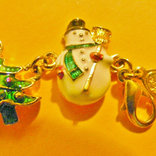 Very cute little Christmas charm bracelet