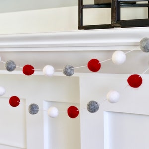 Guirnalda de Navidad, Pomp pompa de pompón, guirnalda de bolas de fieltro, decoración de Navidad, guirnalda de vacaciones, pompones de fieltro, guirnalda de fieltro, pompones de fieltro de Navidad