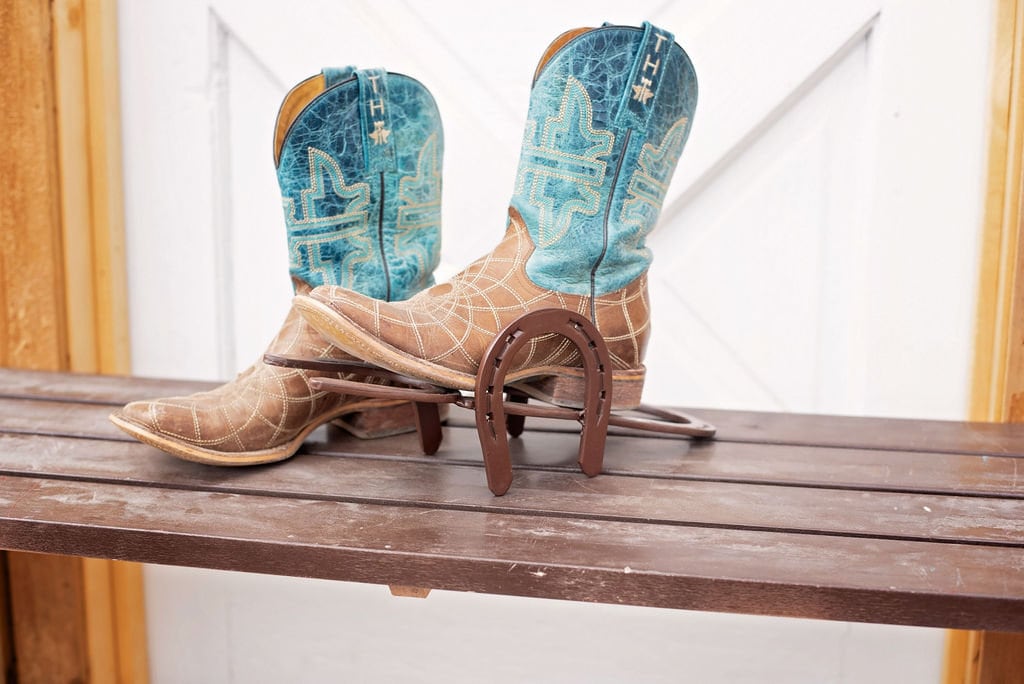 Horseshoe boot puller outlet