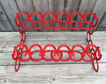 Hoefijzer laarzenrek - rood laarzenrek - laarzenrek - hoefijzerdecor - hoefijzerkunst - laarsopslag - laarsorganisator - rustiek decor, boerderij