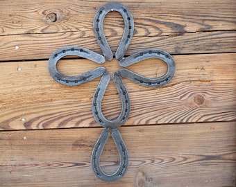 Cruz de herradura usada de plata, arte de herradura, decoración de herradura, regalo de calentamiento de la casa para jinetes o amantes de los caballos