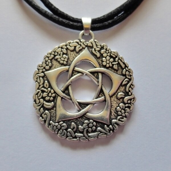 Silver Pentacle Of The Goddess Pendant - Pentagram - Adjustable Black Choker Necklace - Woodland - Nature - Floral - Pagan - Wiccan