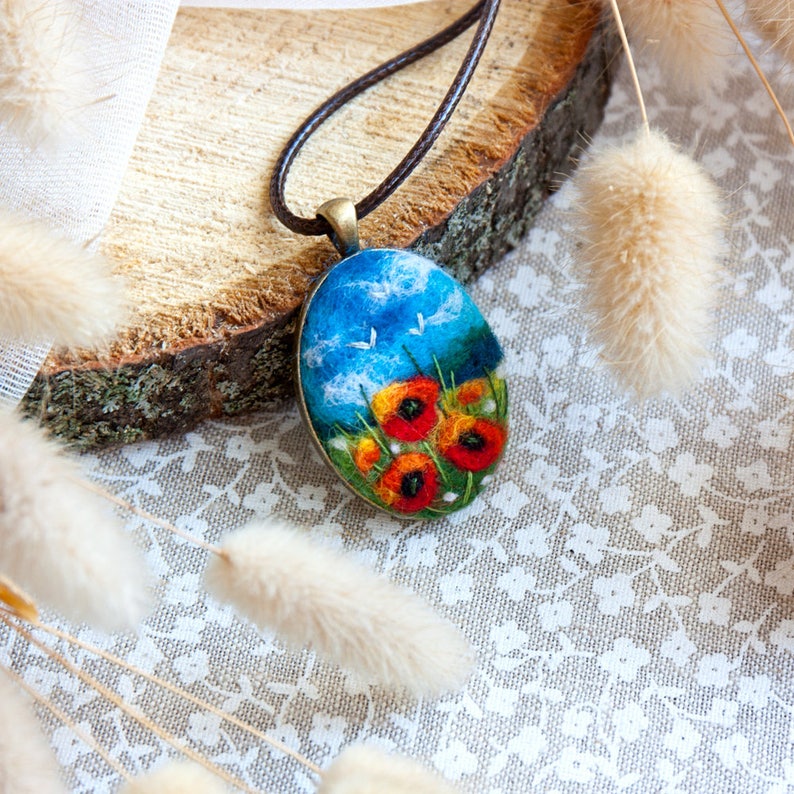 Felted Poppy Necklace Needle Felted Pendant Felt Medallion Etsy