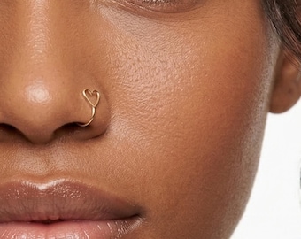 Orecchino a cerchio a forma di cuore, placcato oro, gioiello per piercing minimalista e delicato.