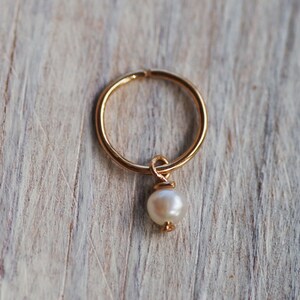 Petite boucle d'oreille en argent avec cartilage perlé, petit cerceau en or, perle d'eau douce en or blanc, cartilage, piercing d'hélice de tragus,
