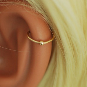 Tiny Hoop Gouden oorbel hoepel helix kleine kraal bal Kraakbeen tragus helix lip neusring Kleine kleine vangstsluiting Naadloze Little Sleeper.