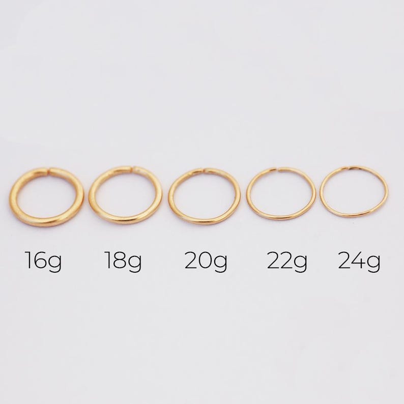 Orecchino a cerchio con perline placcate in oro – Gioiello minimalista per piercing all'elice immagine 12