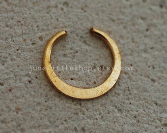 Hammered Fake Septum Ring Gold Faux Septum Piercing, NO PIERCING REQUIRED, Fake Tragus, Fake Helix, Fake Cartilage Earring