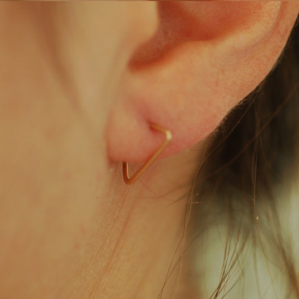 Triangle Cartilage Earring, GoldTriangle, helix Hoop, Tiny Hoop Earring, Triangle Earring, Triangle Hoop, Cartilage Hoop, Helix Earring
