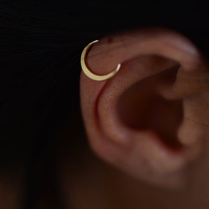 Gold Helix Piercing, Hammered Cartilage Hoop Earring, Tragus Earring, Daith Piercing, Hoop Nose Ring, Tragus Piercing