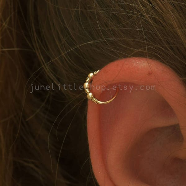 Beaded cartilage earring- gold helix piercing - Cartilage piercing - Helix jewelry - Minimal Helix jewelry - Tiny Hoop - piercing hoop