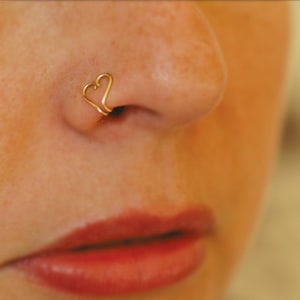 Nepneusring, gouden hart-neusring, gouden lichaamssieraden, niet-doorboorde neusoorbel, neppiercing, GEEN piercing - clip op