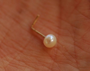 Pearl Nose stud, Tiny Pearl Nose Stud, White Pearl Tragus Earring, Pearl Cartilage Earring, Nose Stud 14K Gold Filled