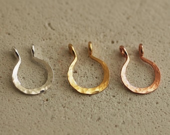 Anello finto per setto nasale, martellato, placcato oro 14 carati, argento sterling, non richiede piercing.