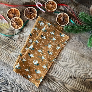 Gold Christmas Table Napkins, set of 6, Double Sided Cloth Napkins, Festive Lunch Napkins, Hostess Gift Set, Holiday Party Decor, Gift Ideas