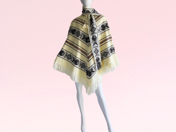 1970s Vintage Guatemalan Embroidered Poncho, Frin… - image 5