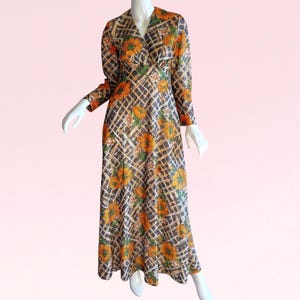 1970s Vintage Gold Lame Dress Novelty Print Sunflower Psychedelic Maxi Party Gown
