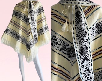 Poncho brodé guatémaltèque vintage des années 1970, cape pour cadavres d'animaux à franges bohèmes