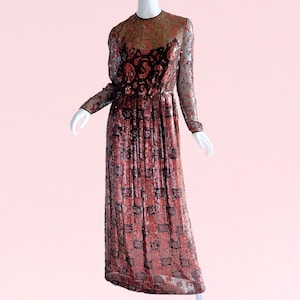 Robe de soirée à sequins Bill Blass vintage des années 1970, Neiman Marcus Art déco métallisé tapis rouge moyen image 7