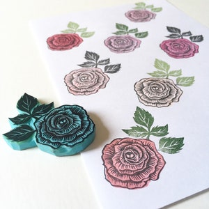 Carimbo de borracha de rosa, carimbo de borracha esculpido à mão de uma flor de rosa com folha, feito à mão por cassastamps