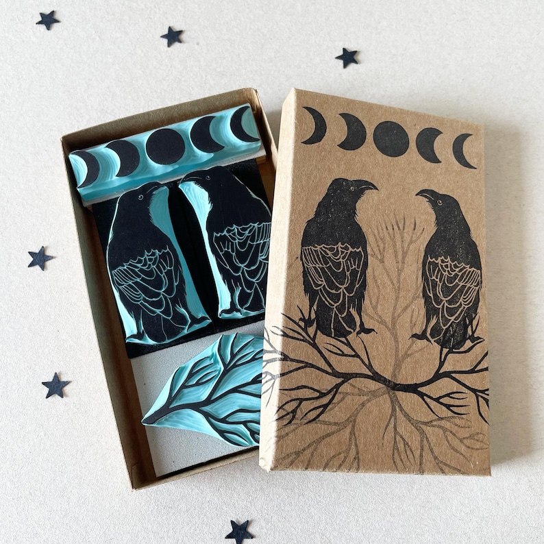 Juego de sellos de goma de Cuervos con rama seca y fases lunares para un estampado estilo academia oscura Set with wood + box
