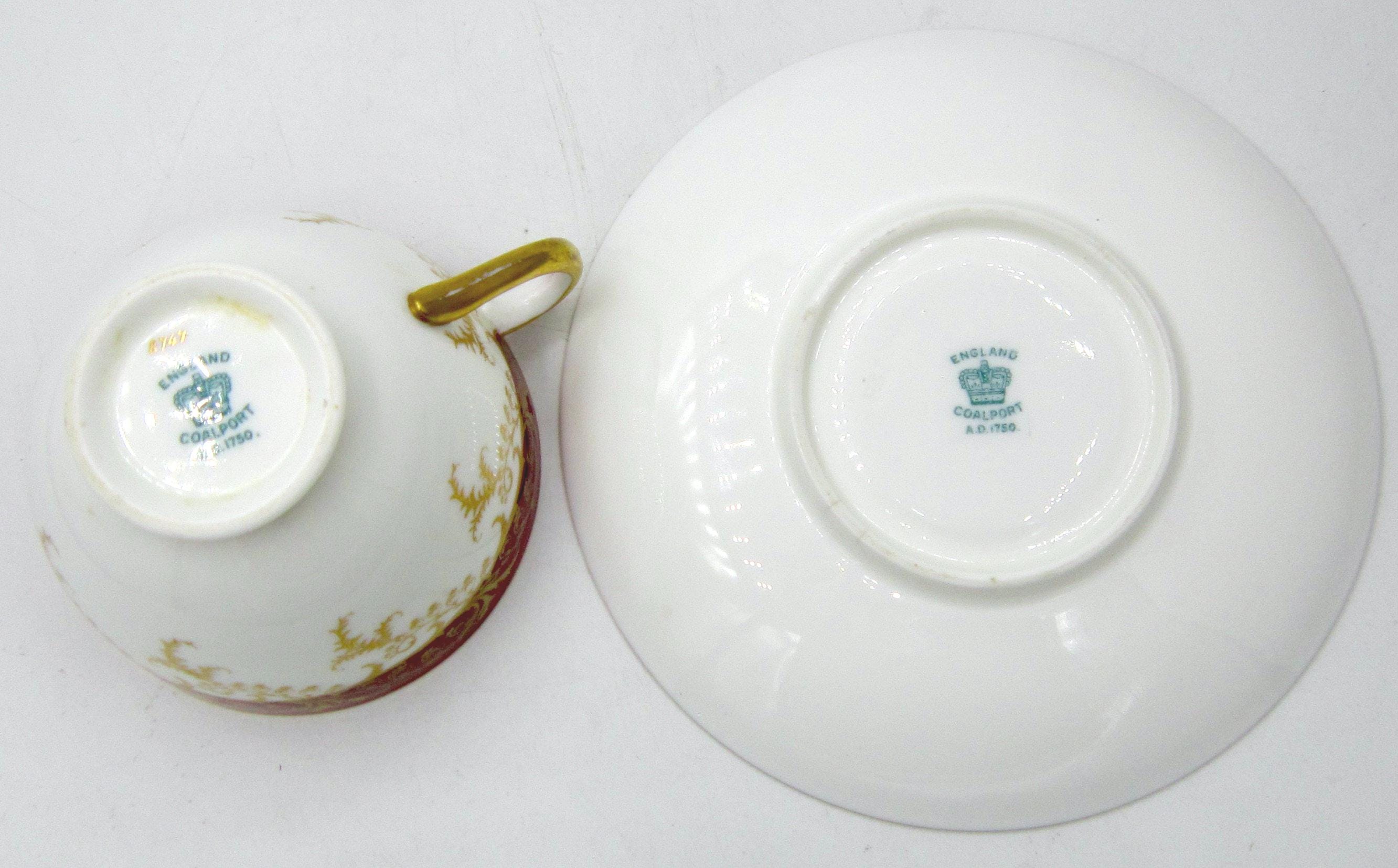 英国COALPORT　C&S Coalport Bone China Teacup and Saucer (8747) Maroon Red and Gold