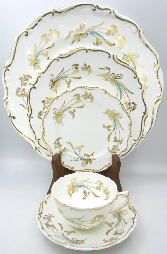Coalport Memories Bone China 5 Piece Dinner Place Setting - Gold