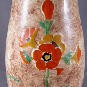 Vase en poterie d'art marron Crown Ducal Ware (7 po.) Fleurs orange - Angleterre