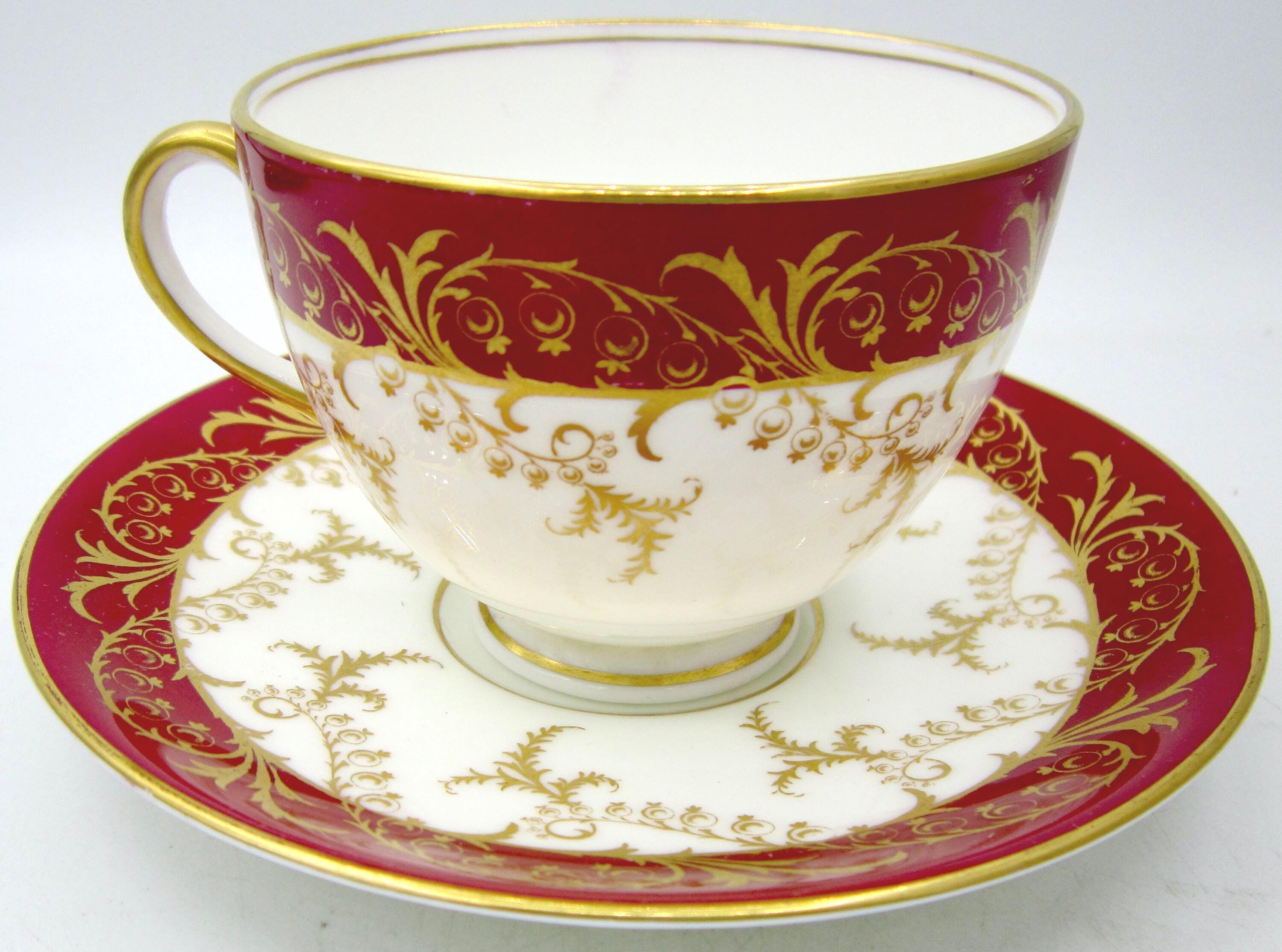 英国COALPORT　C&S Coalport Bone China Teacup and Saucer (8747) Maroon Red and Gold
