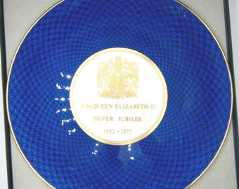 Queen Elizabeth II Silver Jubilee (1977) - Royal Worcester Bone China Ltd. Ed . Plate (10.5 In.)