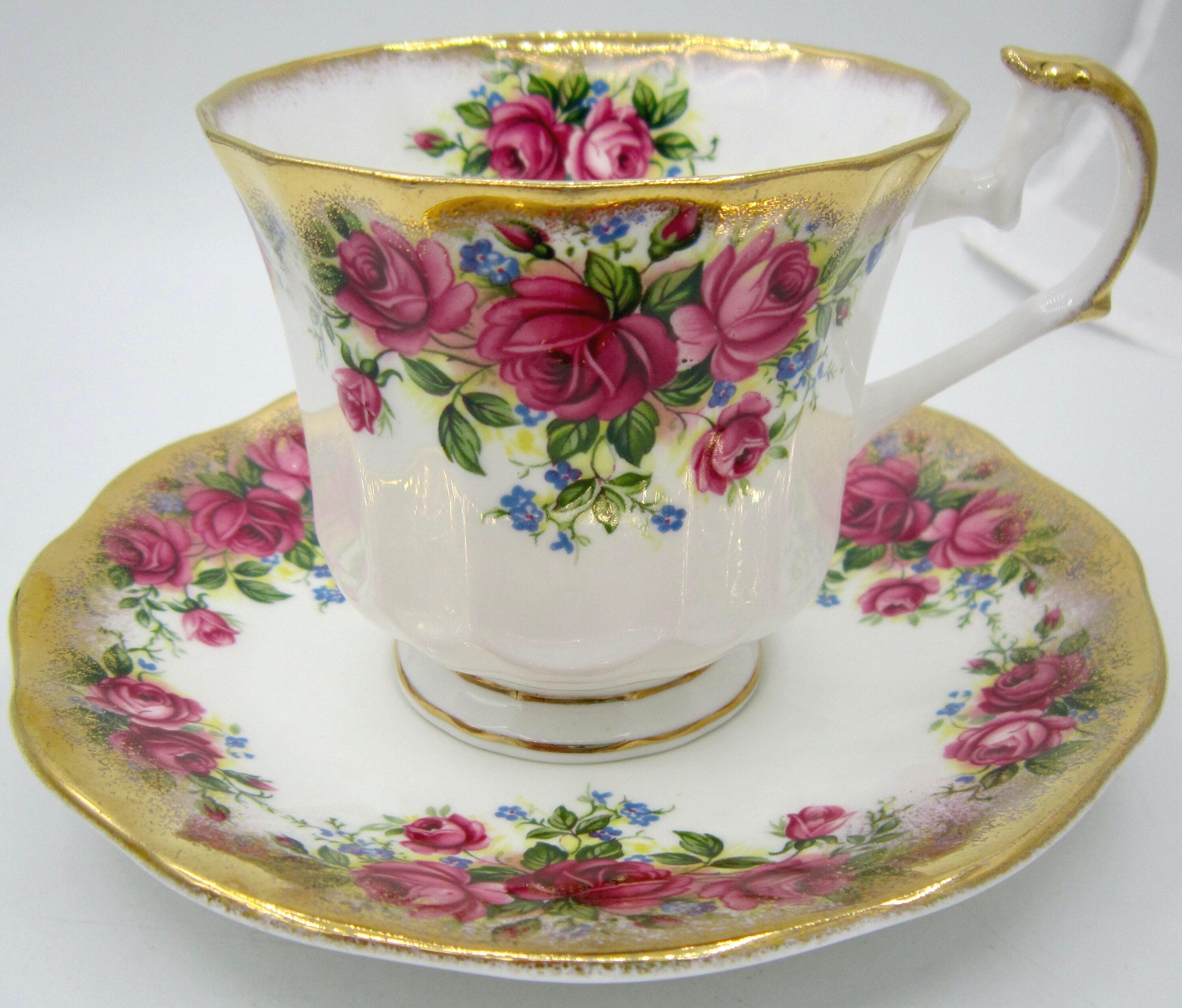 薔薇一輪 BONE CHINA Elizabethan Georgian Rose Bone China Teacup and Saucer - Red Roses