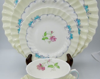 Royal Doulton Picardy (H4855) Bone China 5 Pc. Place Setting - England